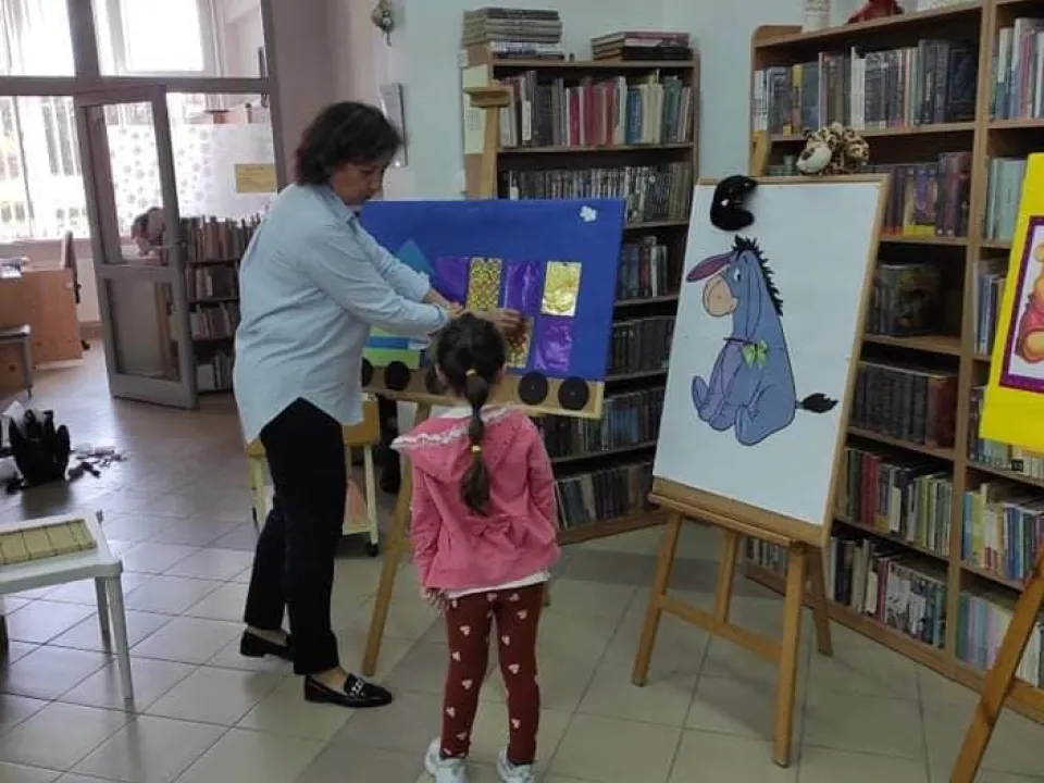 Delfiny w bibliotece — zdjęcie 16