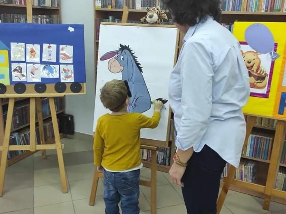 Delfiny w bibliotece — zdjęcie 19