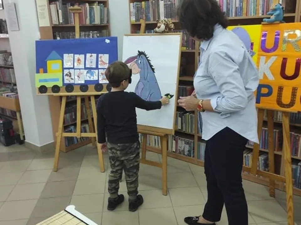 Delfiny w bibliotece — zdjęcie 20