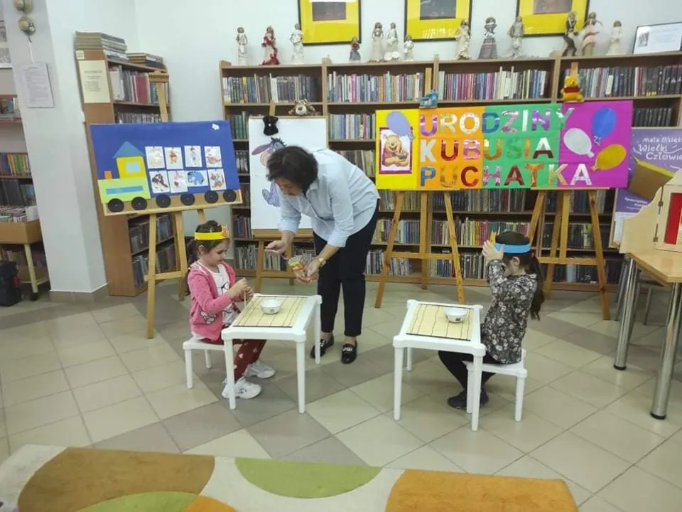 Delfiny w bibliotece — zdjęcie 23