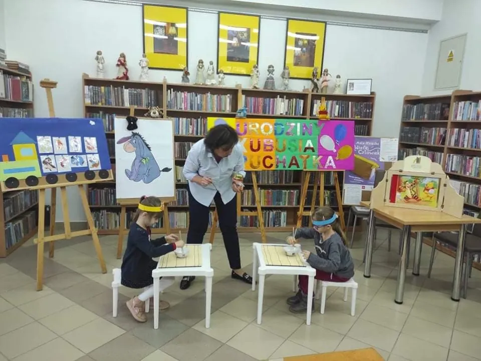 Delfiny w bibliotece — zdjęcie 35
