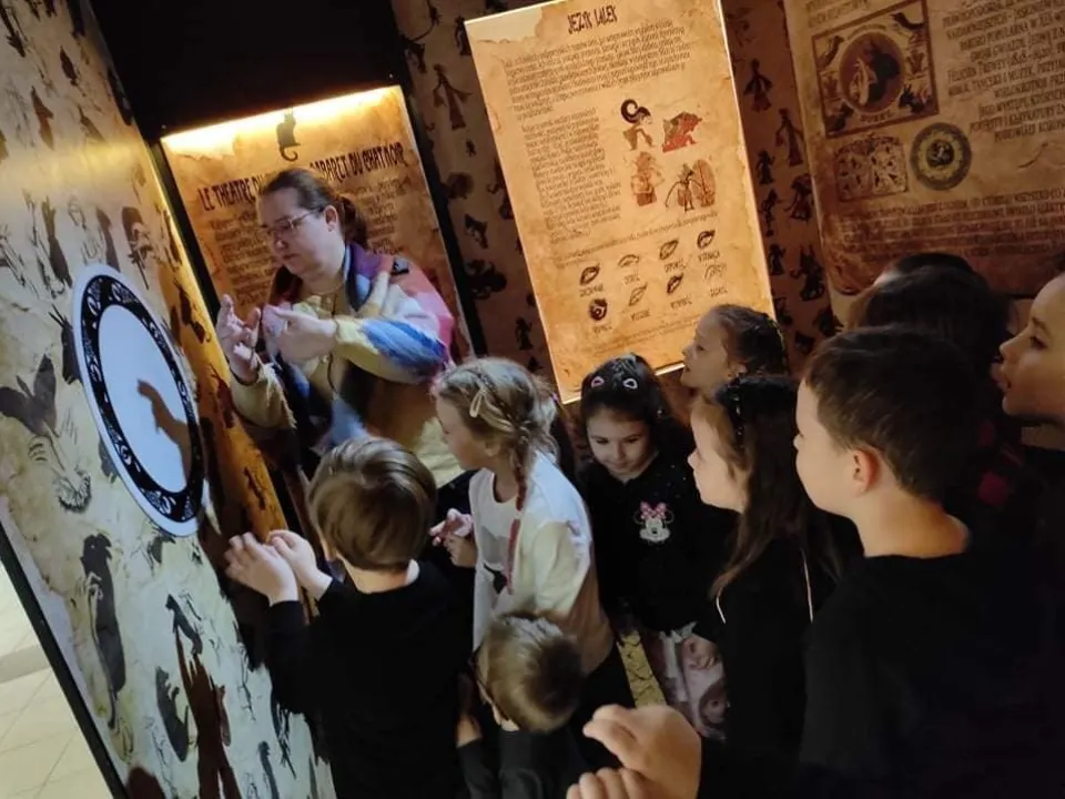 Delfiny w muzeum zabawek — zdjęcie 3