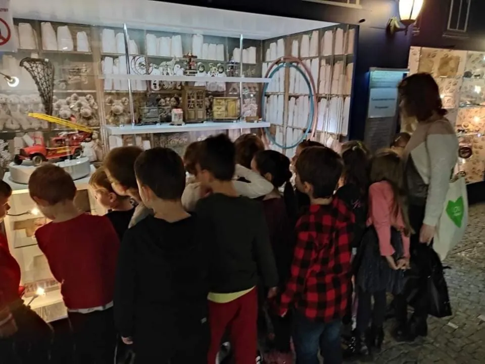 Delfiny w muzeum zabawek — zdjęcie 6