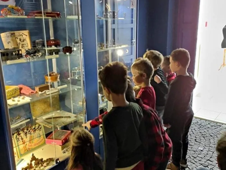 Delfiny w muzeum zabawek — zdjęcie 10