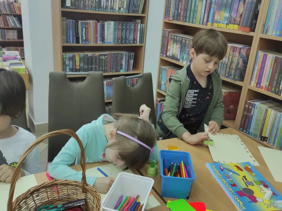 Delfiny w Miejskiej Bibliotece Publicznej — zdjęcie 4