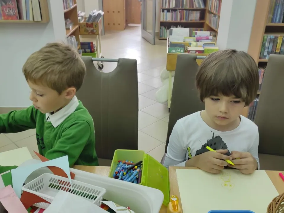 Delfiny w Miejskiej Bibliotece Publicznej — zdjęcie 5