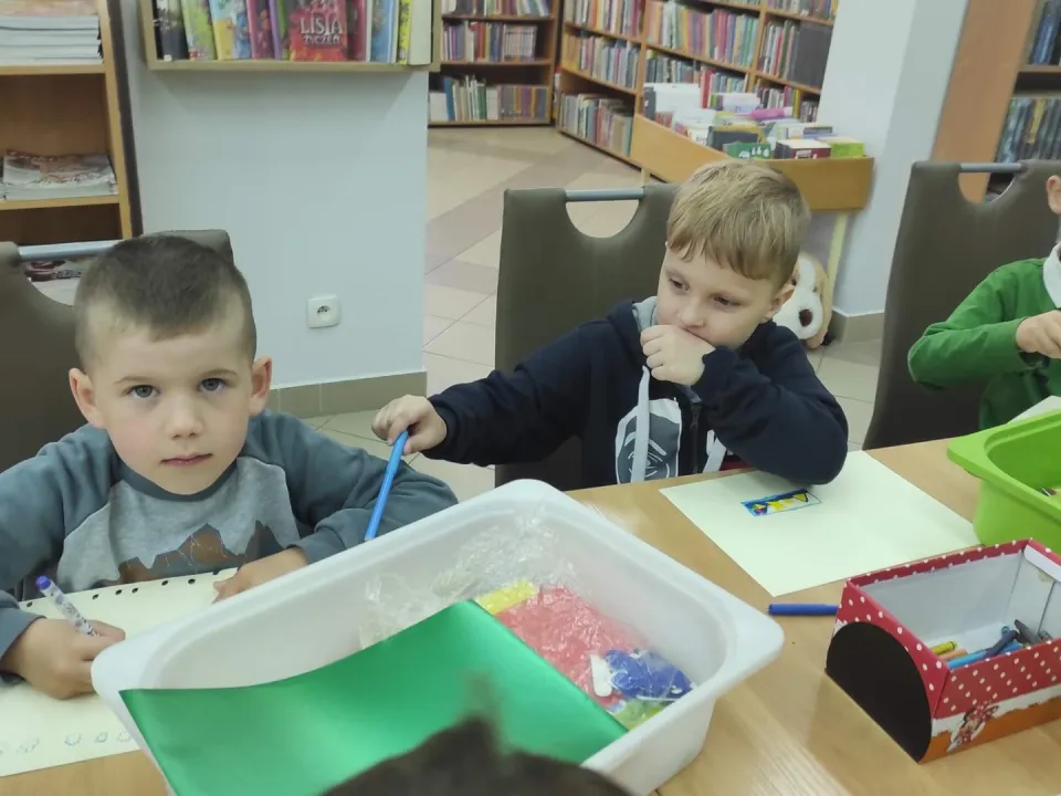 Delfiny w Miejskiej Bibliotece Publicznej — zdjęcie 6