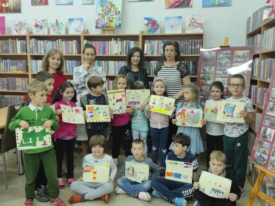 Delfiny w Miejskiej Bibliotece Publicznej — zdjęcie 11