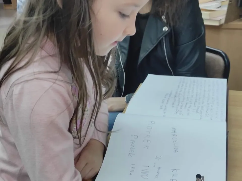Delfiny w Miejskiej Bibliotece Publicznej — zdjęcie 30