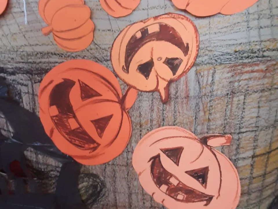 Świetlicowe dekoracje halloweenowe — zdjęcie 6