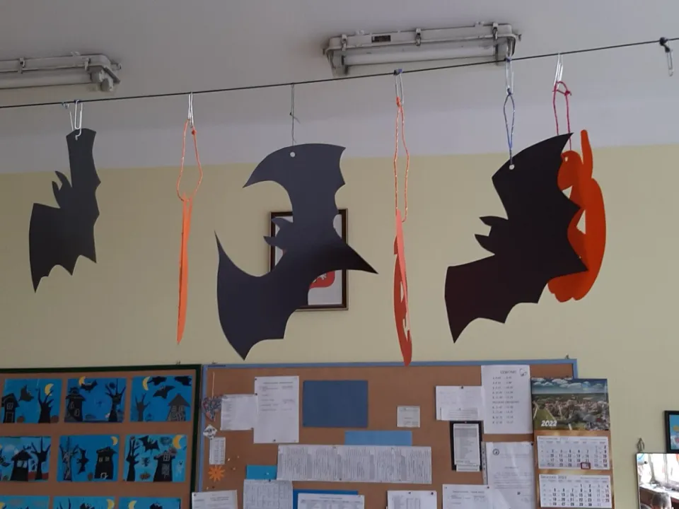 Świetlicowe dekoracje halloweenowe — zdjęcie 13