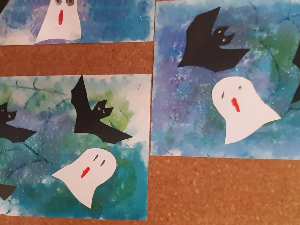 Świetlicowe dekoracje halloweenowe — zdjęcie 17