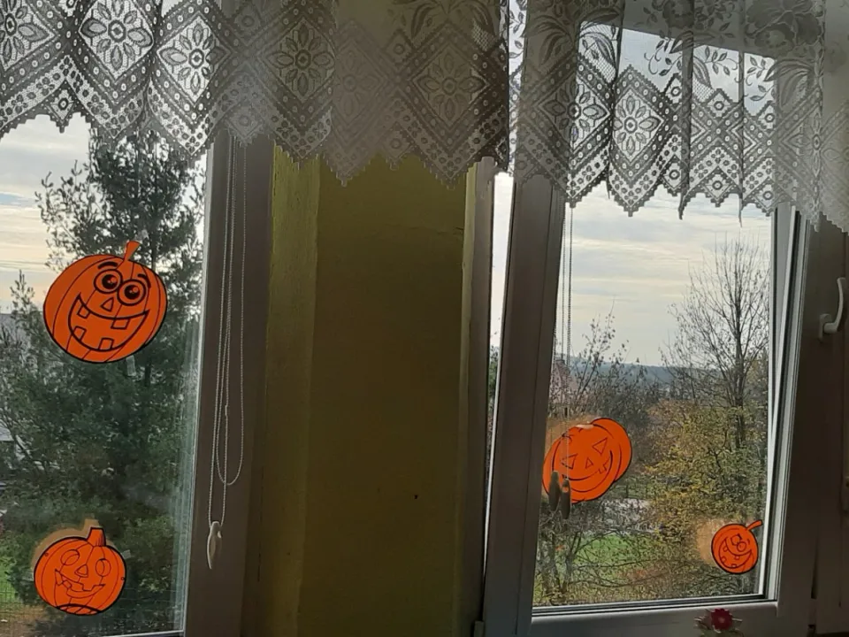 Świetlicowe dekoracje halloweenowe — zdjęcie 21