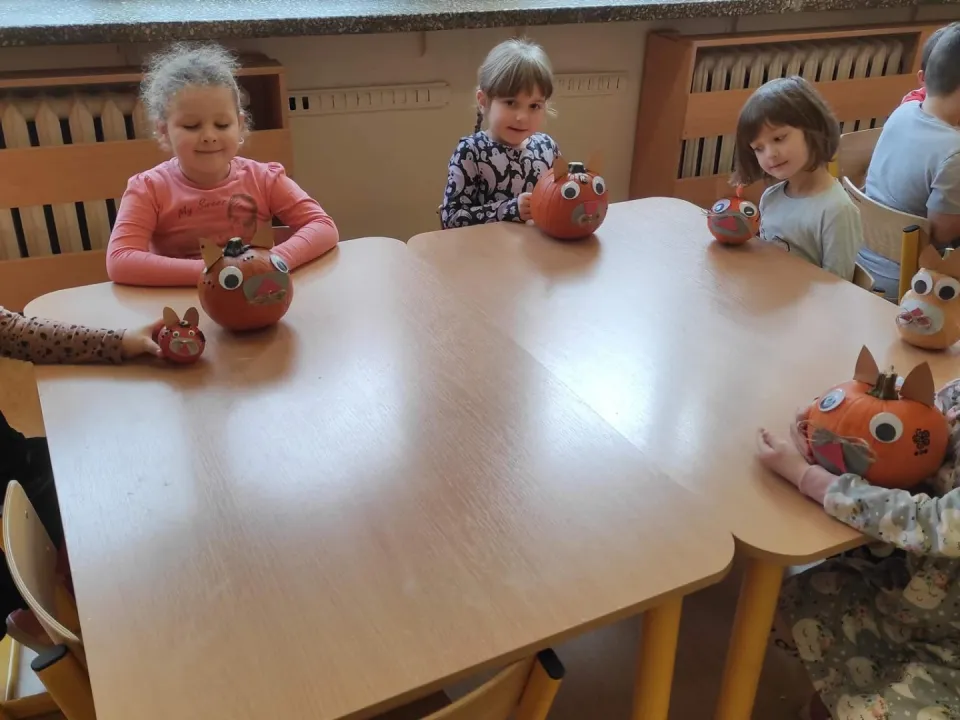 Jesienne warsztaty dyniowe w grupie Pszczółek — zdjęcie 4