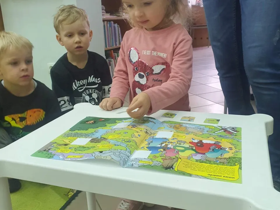 Wyjście Biedronek do Miejskiej Biblioteki Publicznej w Kielcach — zdjęcie 6