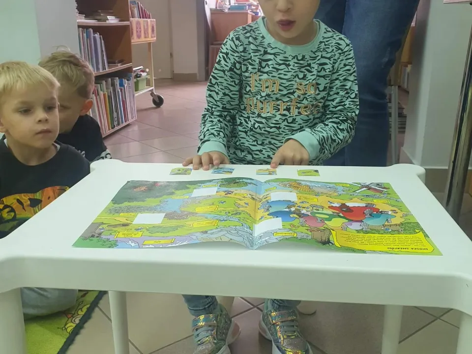 Wyjście Biedronek do Miejskiej Biblioteki Publicznej w Kielcach — zdjęcie 9