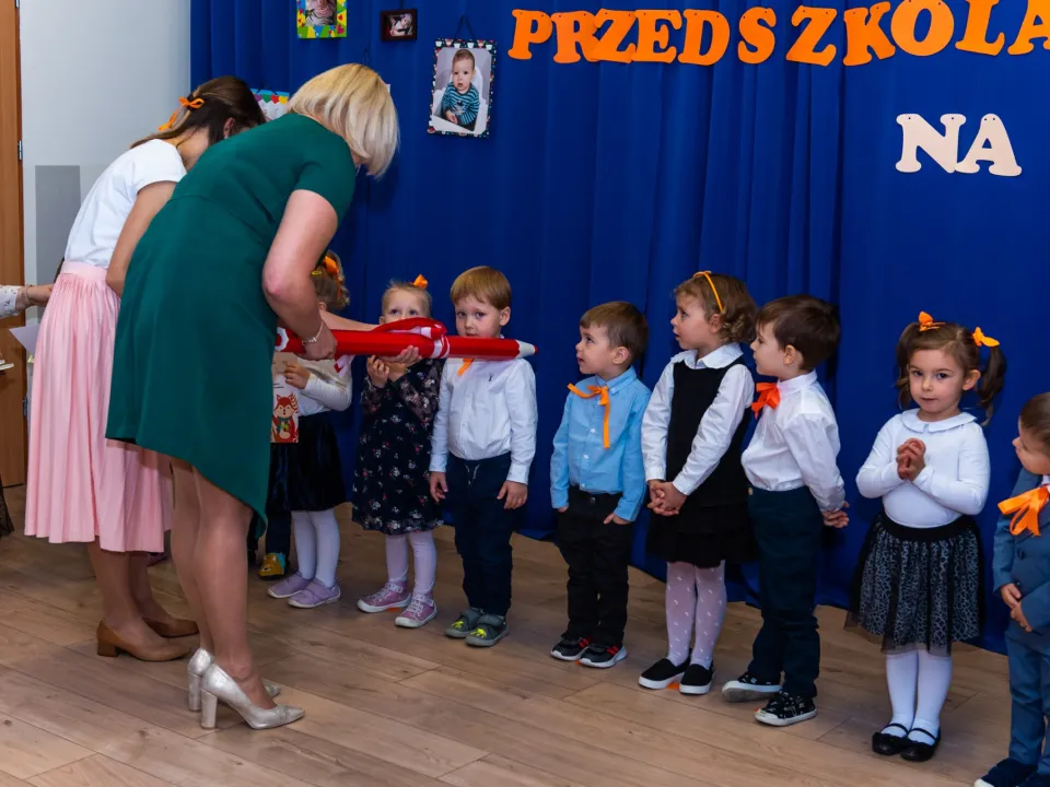 Sprawozdanie z uroczystości Pasowania na Przedszkolaka — zdjęcie 3