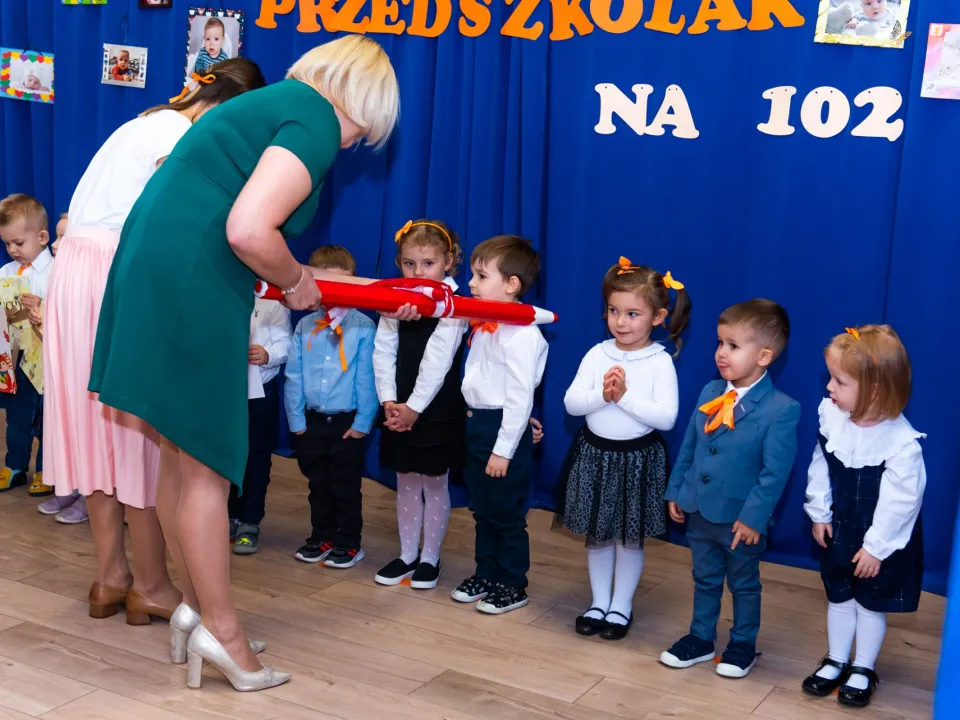 Sprawozdanie z uroczystości Pasowania na Przedszkolaka — zdjęcie 4