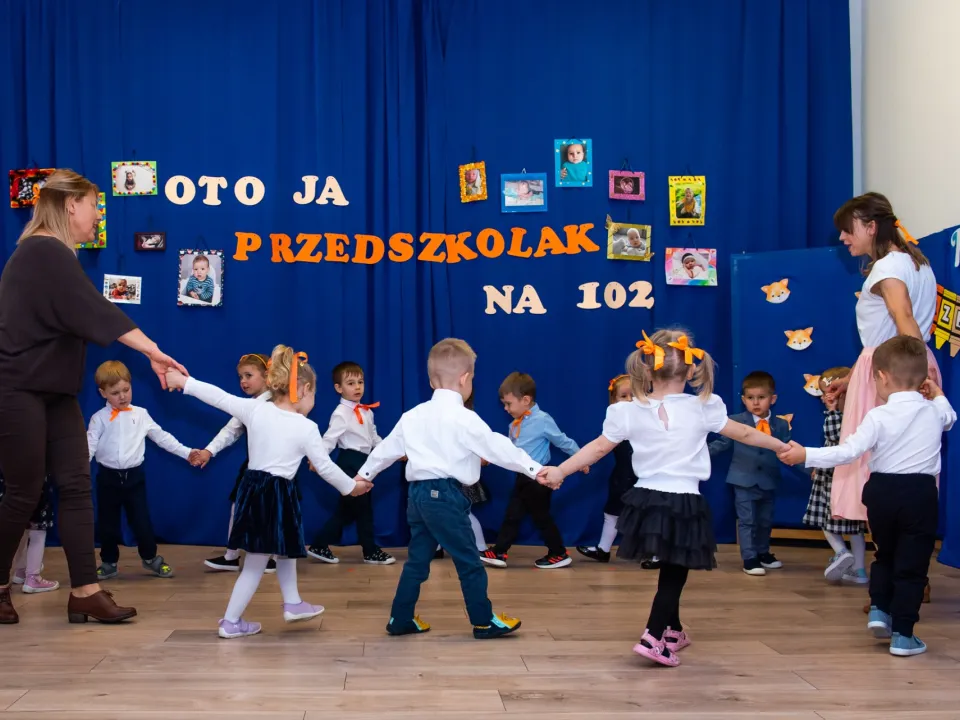 Sprawozdanie z uroczystości Pasowania na Przedszkolaka — zdjęcie 6