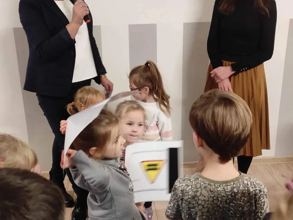 Spotkanie Biedronek z pracownikiem Zakładu Linii Kolejowych w Kielcach — zdjęcie 2
