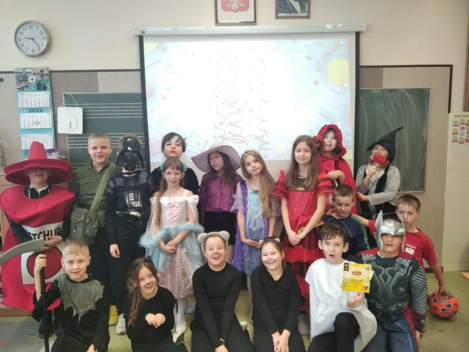 Bal karnawałowy uczniów klas I-III — zdjęcie 7