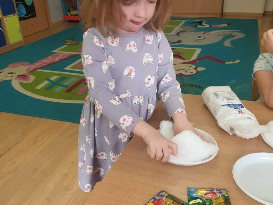 Sadzenie kwiatów w grupie Biedronk — zdjęcie 9