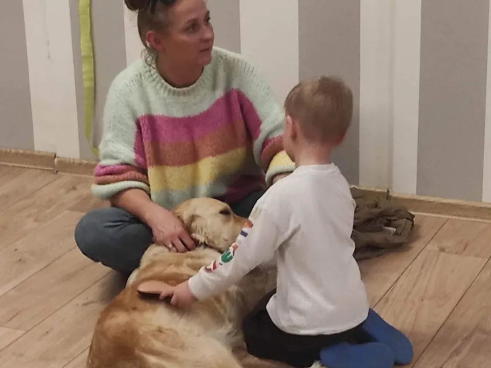 Dogoterapia w grupie biedronk — zdjęcie 8