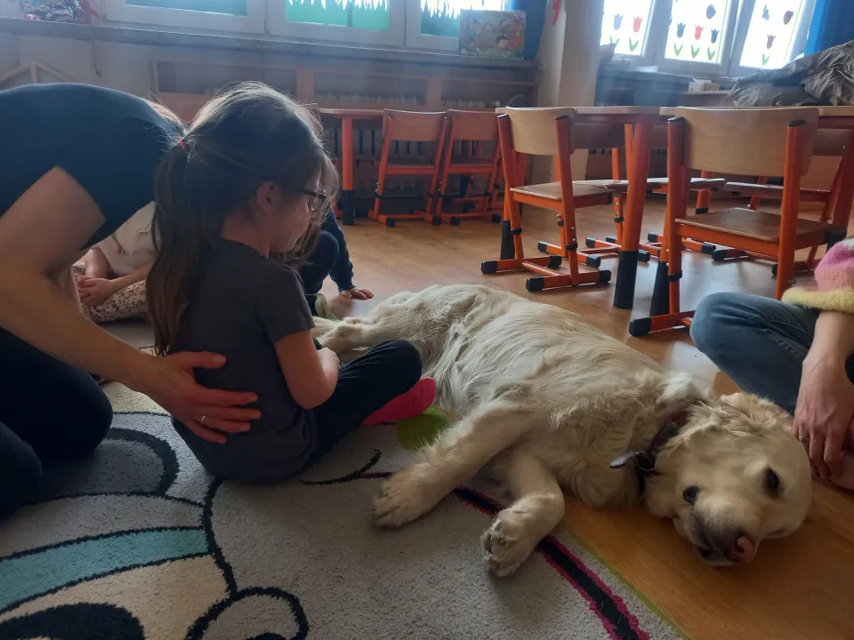 Dogoterapia w grupie Lisków — zdjęcie 1