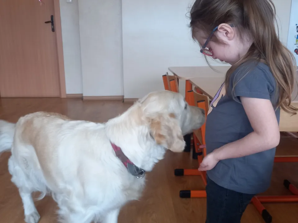 Dogoterapia w grupie Lisków — zdjęcie 7