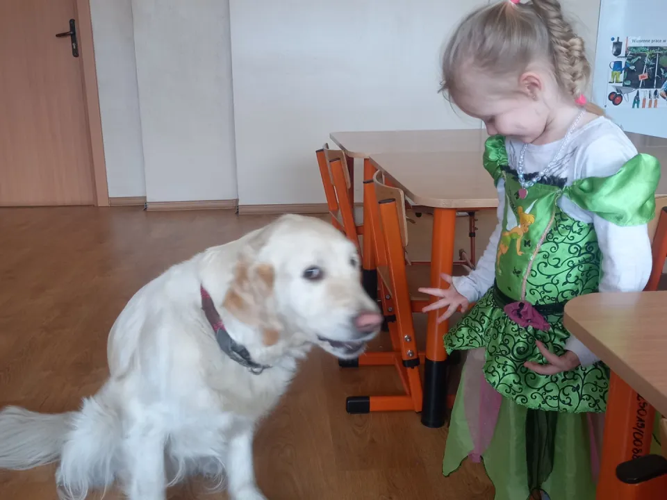 Dogoterapia w grupie Lisków — zdjęcie 9