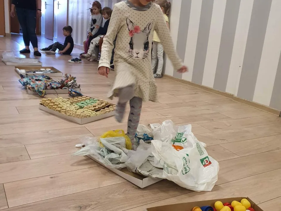 Fotorelacja z Dnia Ziemi w grupie Biedronek — zdjęcie 4