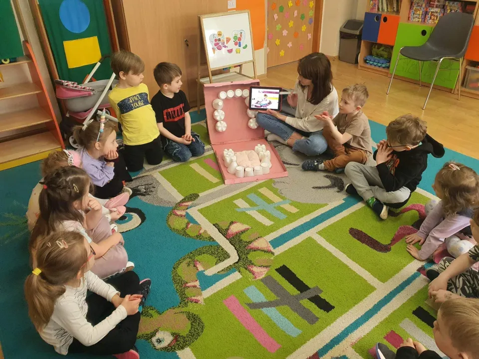 Biedronki poznają zawód stomatologa — zdjęcie 2