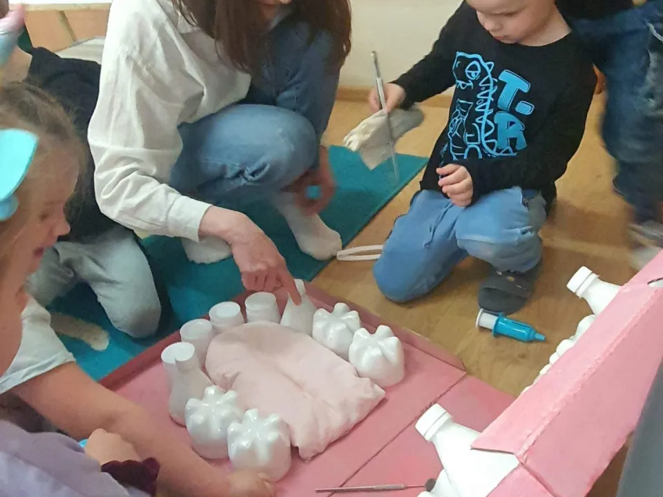 Biedronki poznają zawód stomatologa — zdjęcie 10