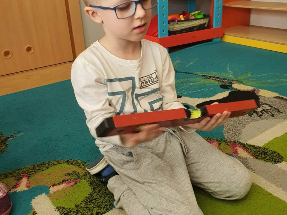 Warsztaty z majsterkowania w grupie Biedronek — zdjęcie 3