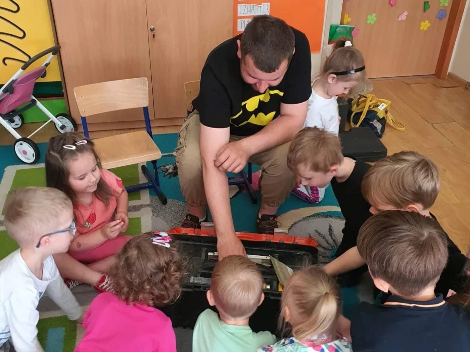 Warsztaty z majsterkowania w grupie Biedronek — zdjęcie 4