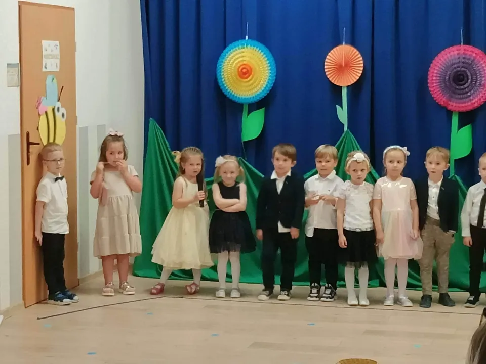 Dzień Mamy i Taty w grupie Biedronek - fotorelacja — zdjęcie 2