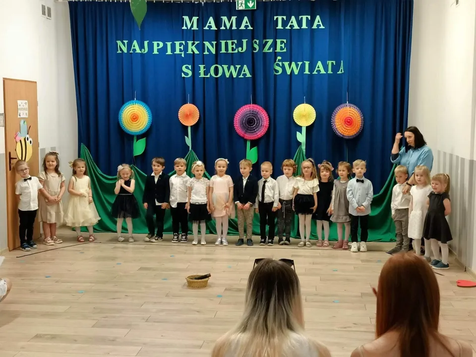 Dzień Mamy i Taty w grupie Biedronek - fotorelacja — zdjęcie 5
