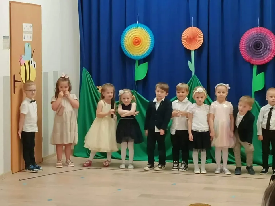 Dzień Mamy i Taty w grupie Biedronek - fotorelacja — zdjęcie 6