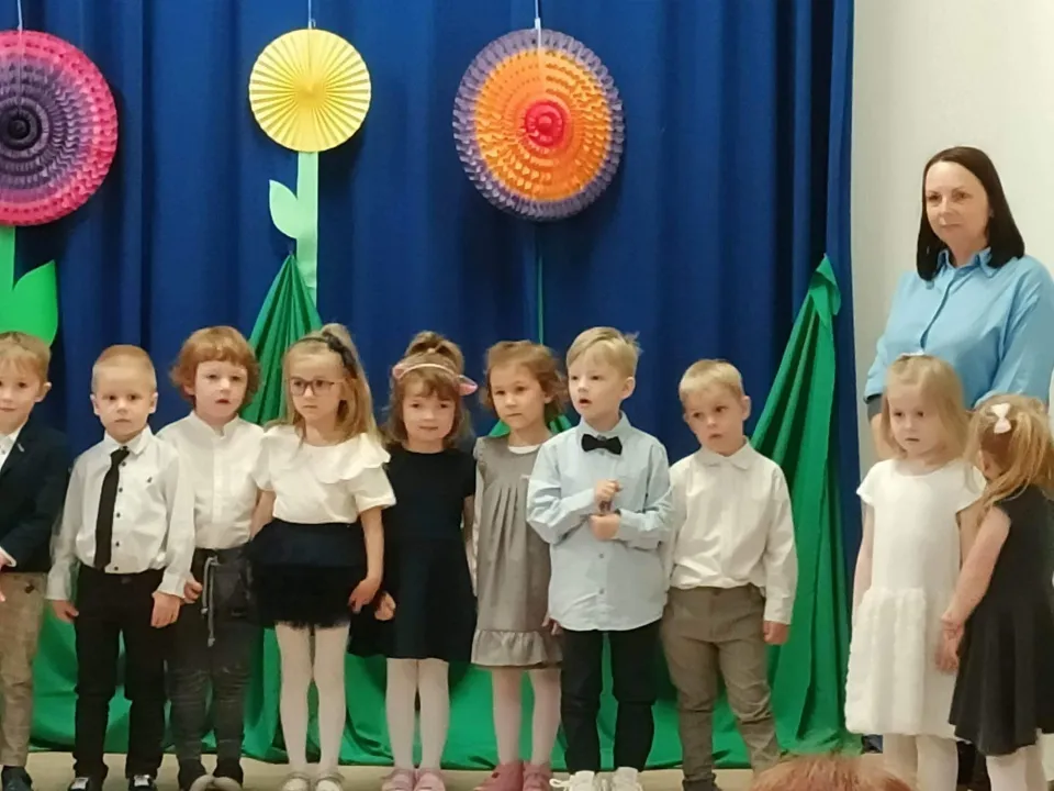 Dzień Mamy i Taty w grupie Biedronek - fotorelacja — zdjęcie 7