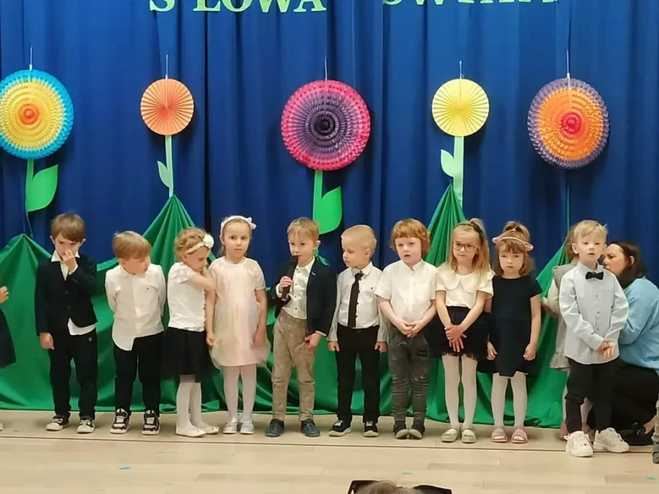 Dzień Mamy i Taty w grupie Biedronek - fotorelacja — zdjęcie 8