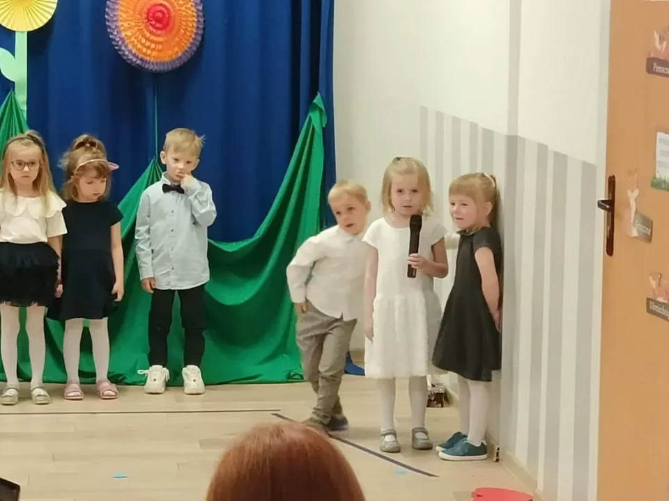 Dzień Mamy i Taty w grupie Biedronek - fotorelacja — zdjęcie 9