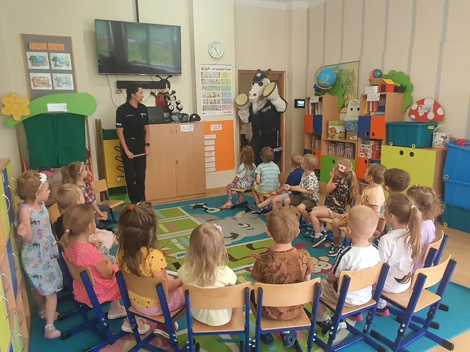 Biedronki poznają zawód policjanta — zdjęcie 5