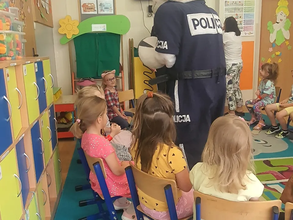 Biedronki poznają zawód policjanta — zdjęcie 6