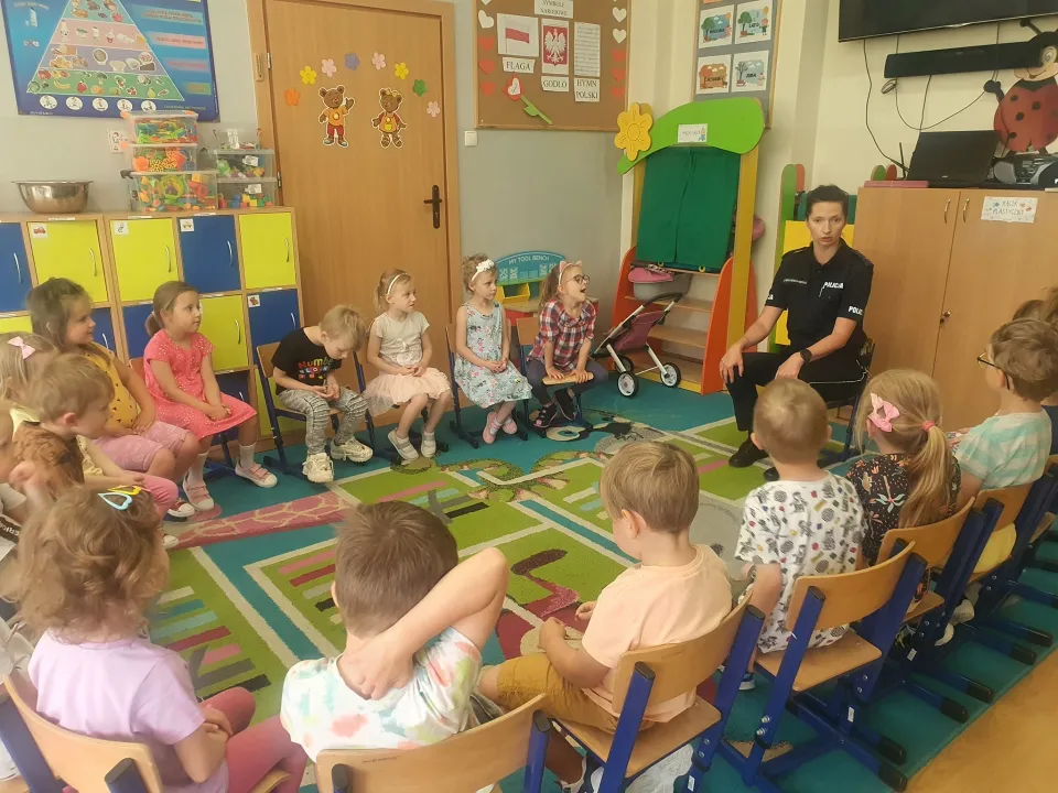 Biedronki poznają zawód policjanta — zdjęcie 7