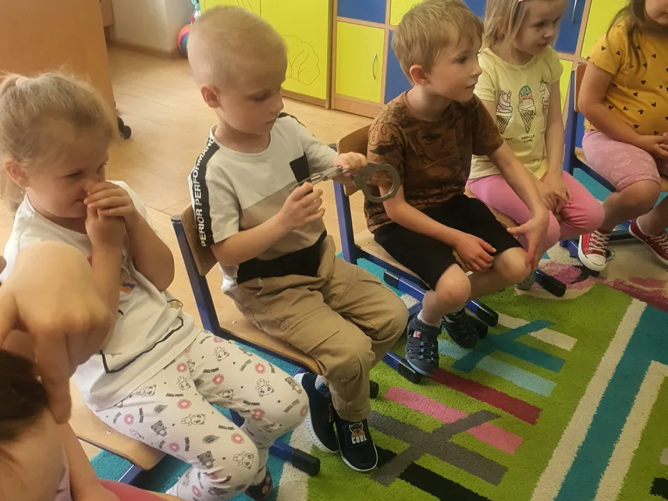 Biedronki poznają zawód policjanta — zdjęcie 10