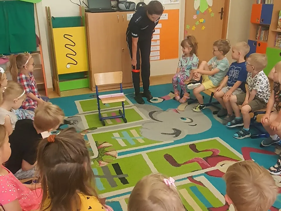 Biedronki poznają zawód policjanta — zdjęcie 11