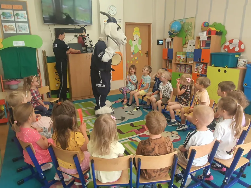 Biedronki poznają zawód policjanta — zdjęcie 17