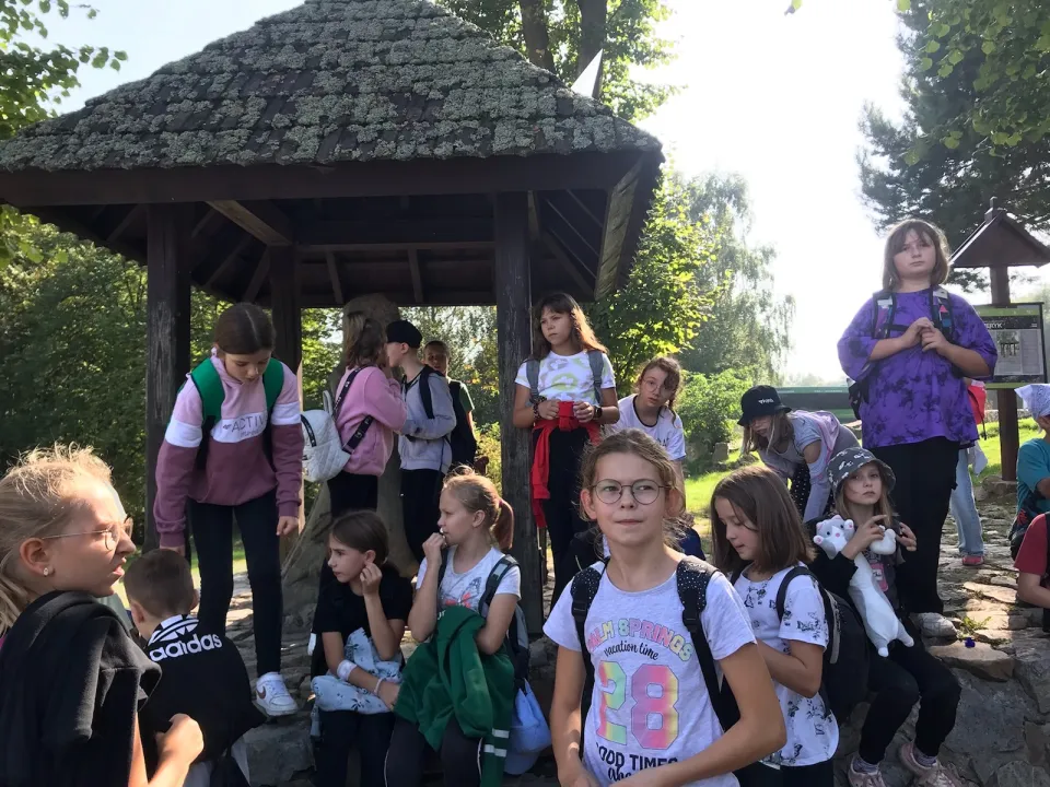 Klasy 4a i 4c poznają świętokrzyskie — zdjęcie 3