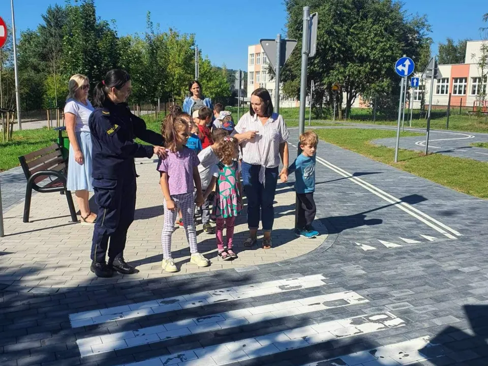 Spotkanie ze Strażą Miejską - Pszczółki — zdjęcie 4