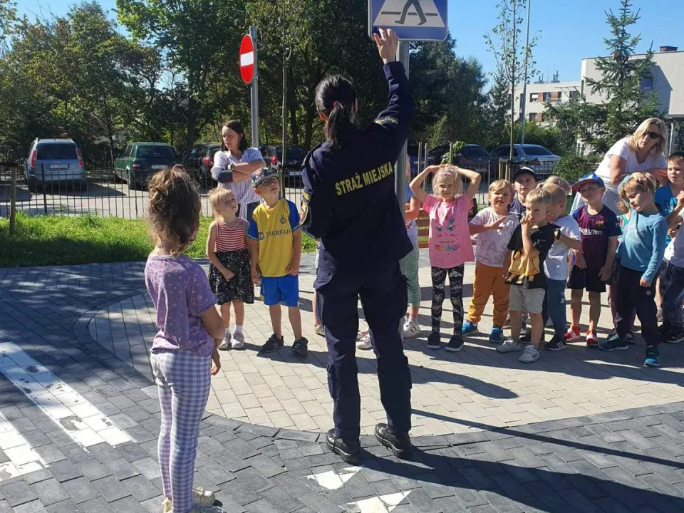 Spotkanie ze Strażą Miejską - Pszczółki — zdjęcie 5
